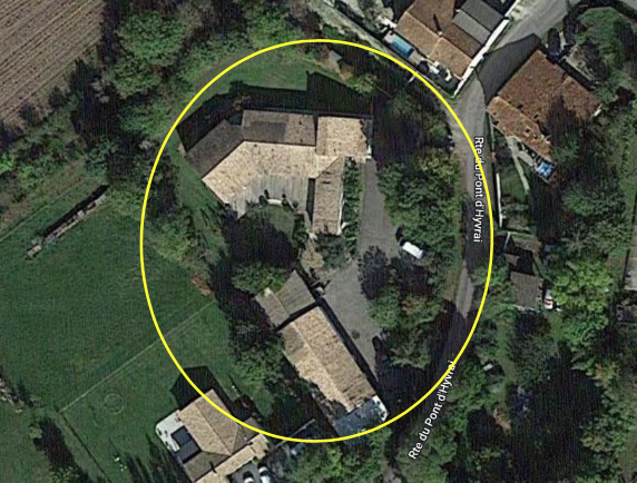 Un ensemble immobilier situé à GENOUILLE (CHARENTE-MARITIME)